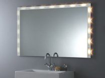Espelho de casa de banho com luzes